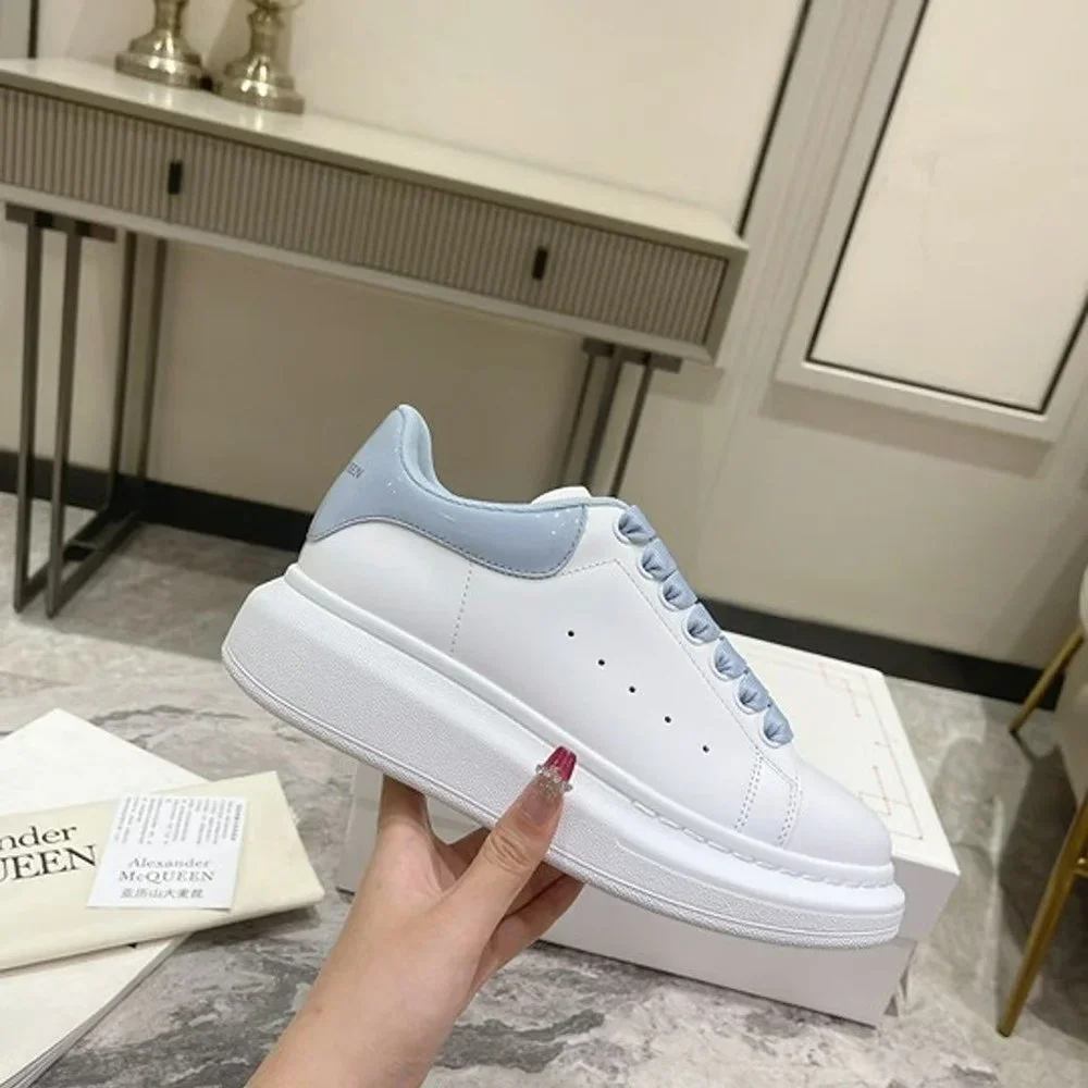 Women's sneakers - Picture 4 of 7